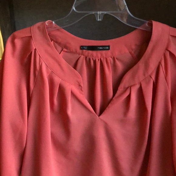 Maurice’s top with v neck detail - Picture 3 of 6